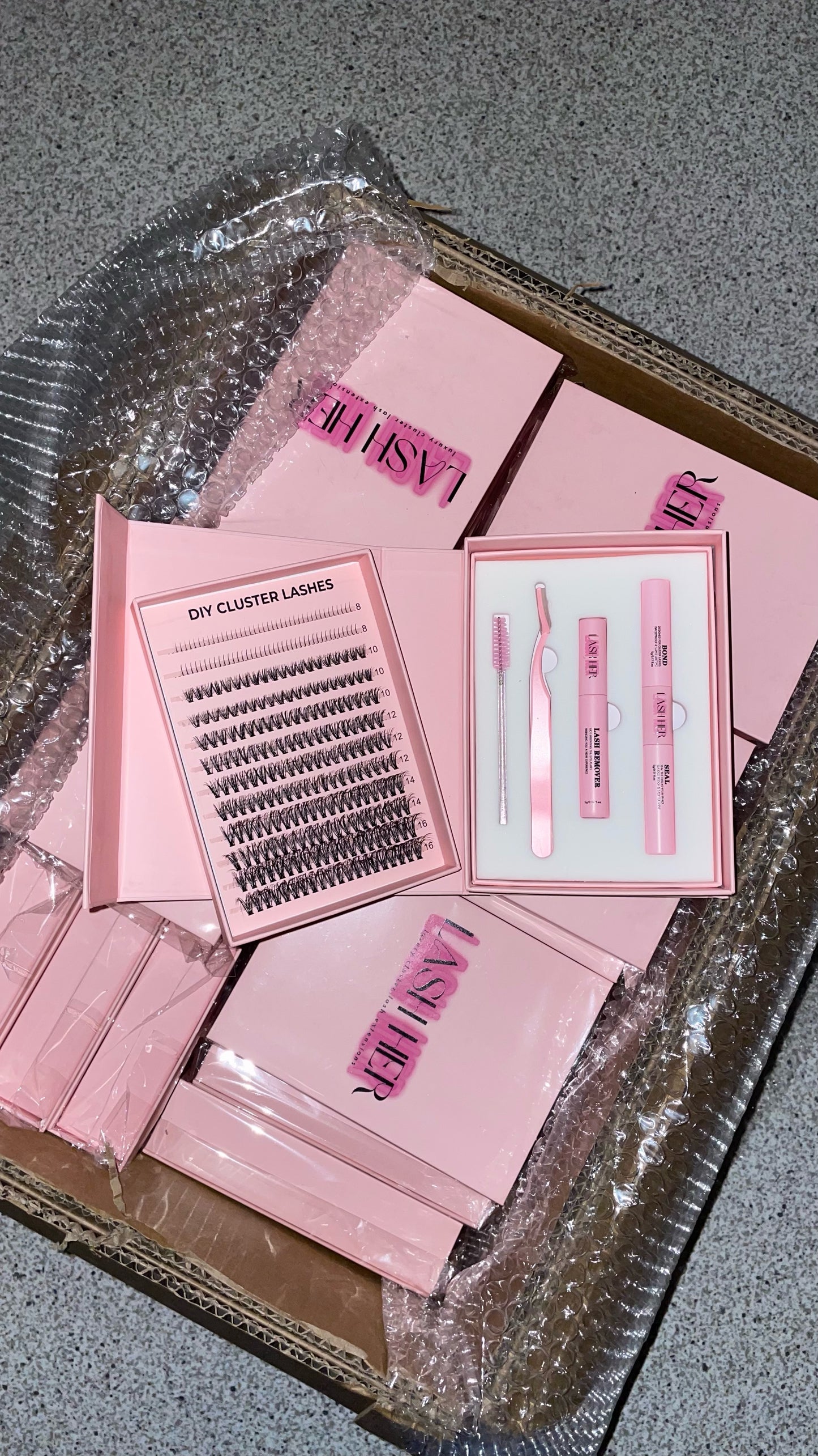 CATTY: Cluster lash extension kit by LashHer