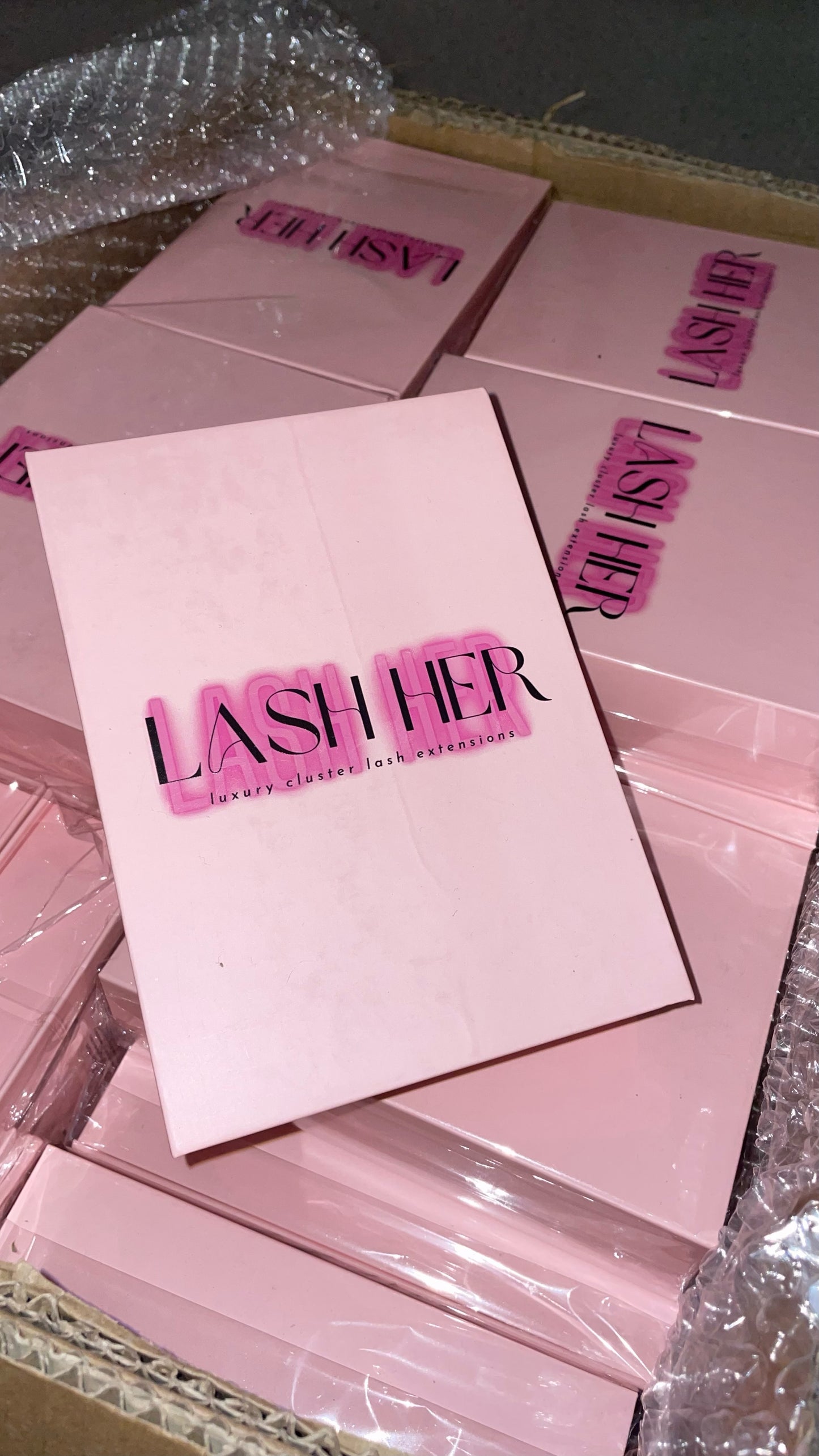 CATTY: Cluster lash extension kit by LashHer